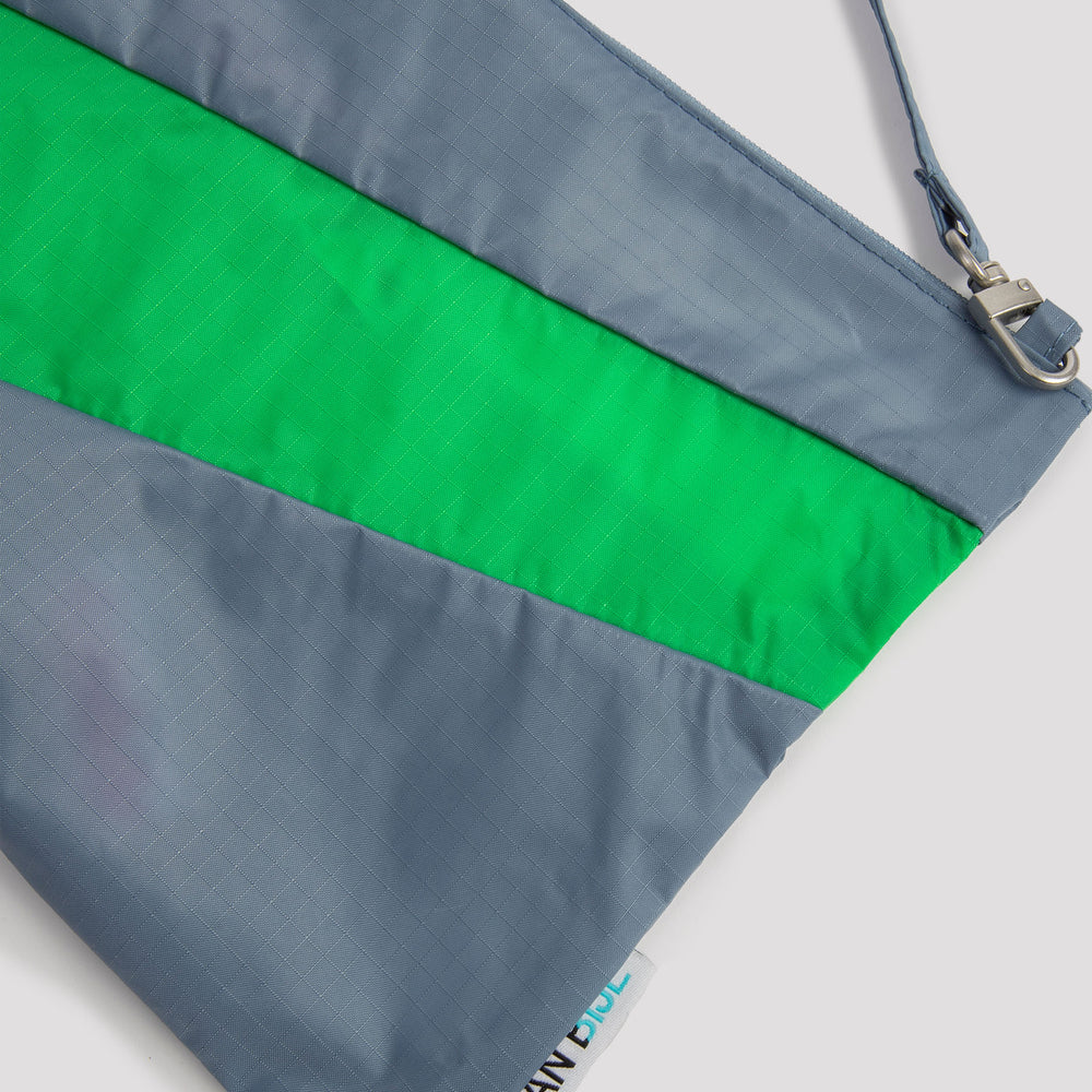 
                      
                        Fuzz & Green New pouch  - Susan Bijl
                      
                    