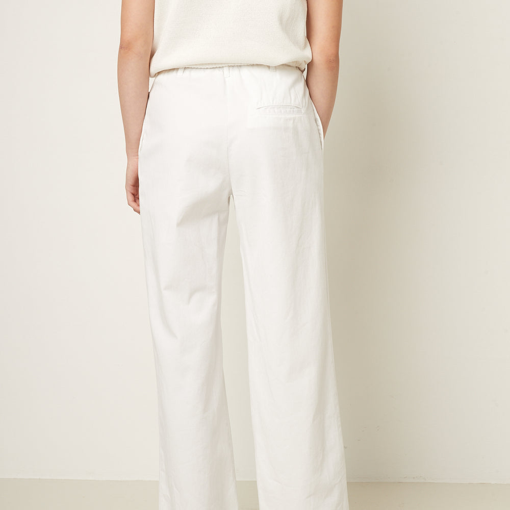 
                      
                        Twill Lusca pants 25p White
                      
                    