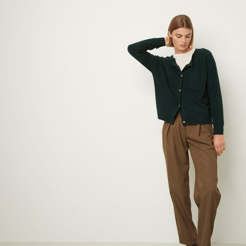 
                      
                        Lou cardigan 24a Pine
                      
                    