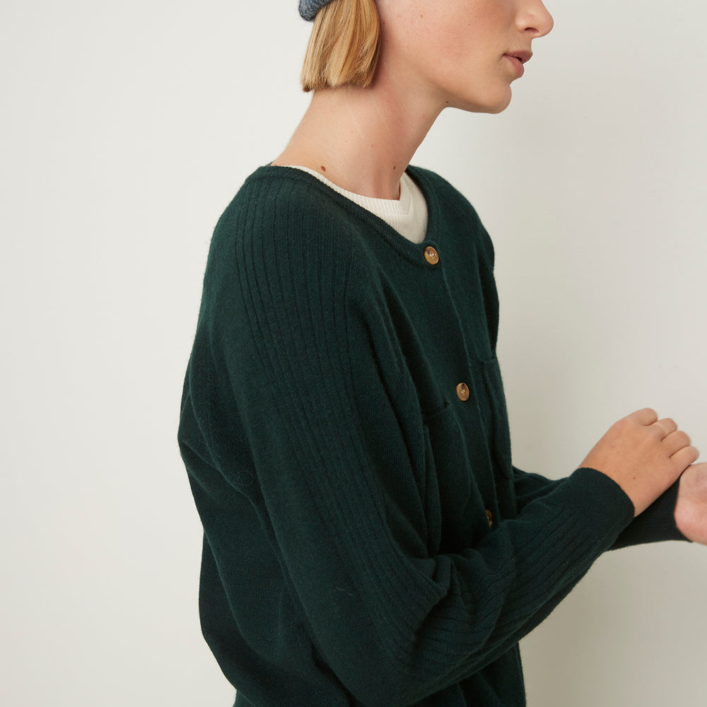 
                      
                        Lou cardigan 24a Pine
                      
                    