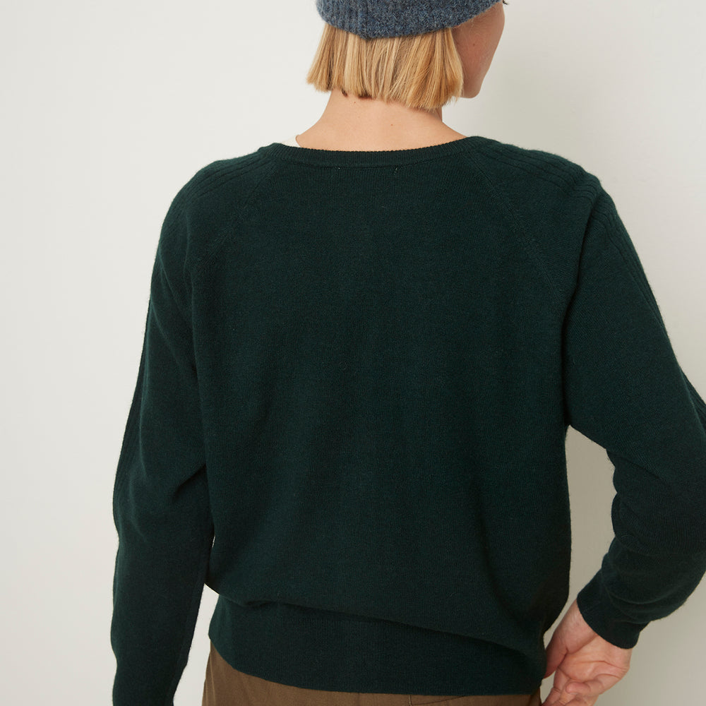 
                      
                        Lou cardigan 24a Pine
                      
                    