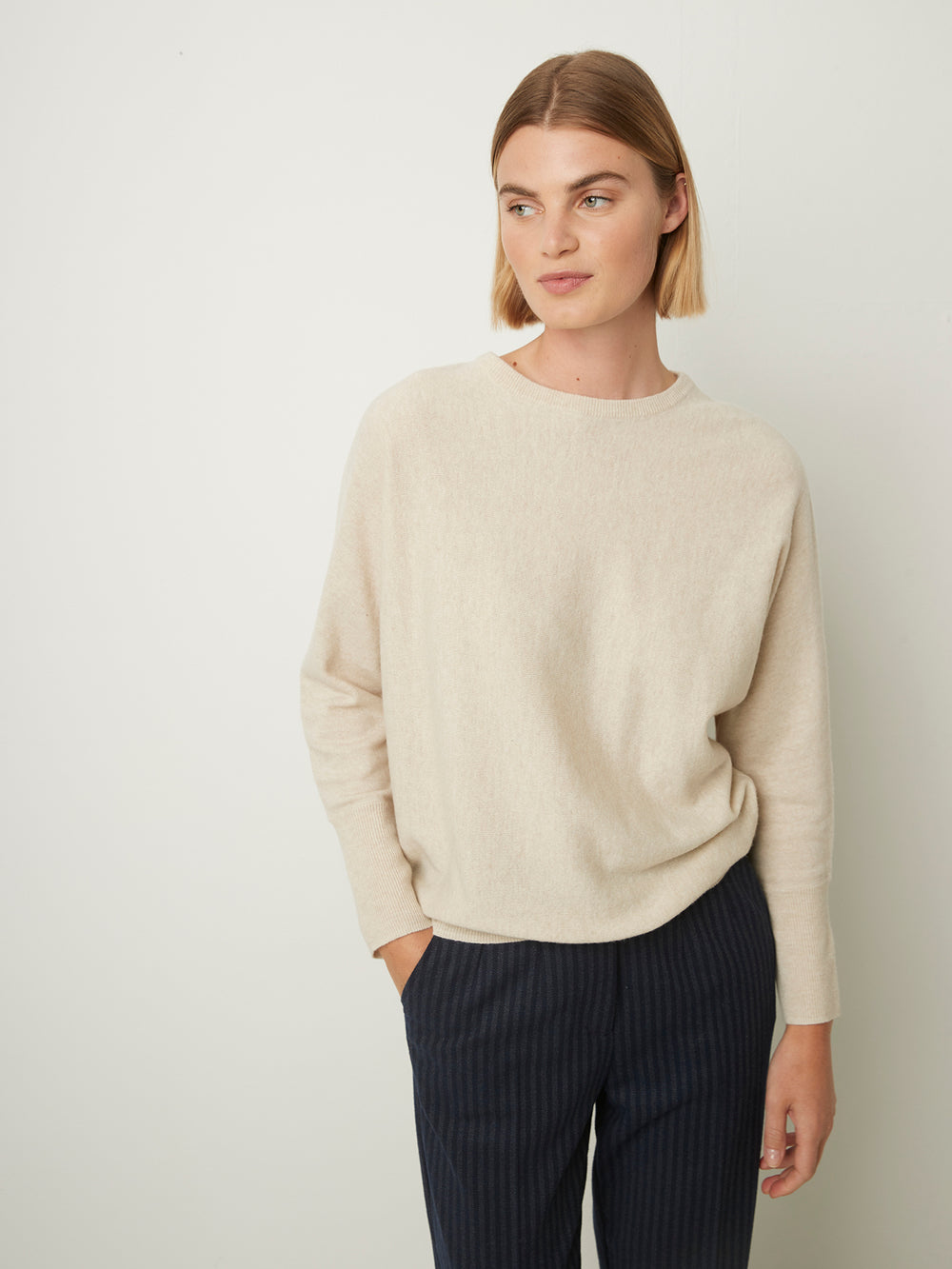 Lou Pull sweater 24a Oatmeal