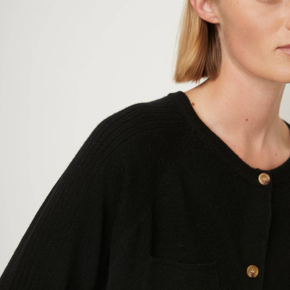 
                      
                        Lou Cardigan 24a Black
                      
                    